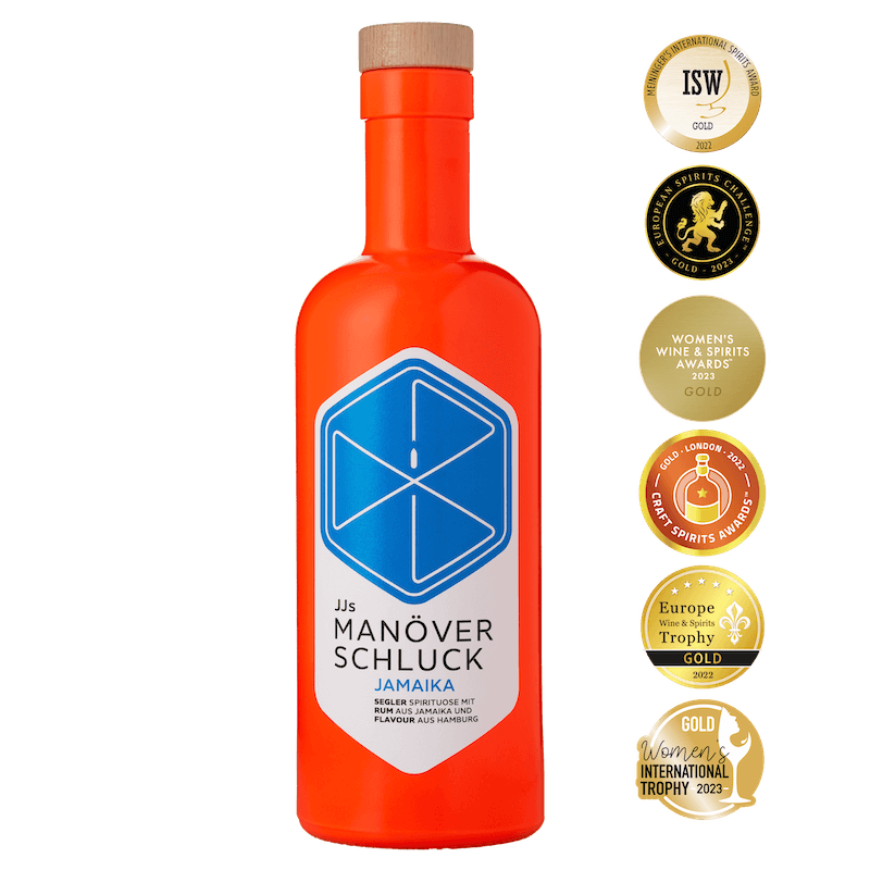 JJs Manöverschluck Jamaika – Premium-Rumspirituose mit Mandarine & Butterscotch, 500 ml Flasche im maritimen Design bei Dreizack Wien
