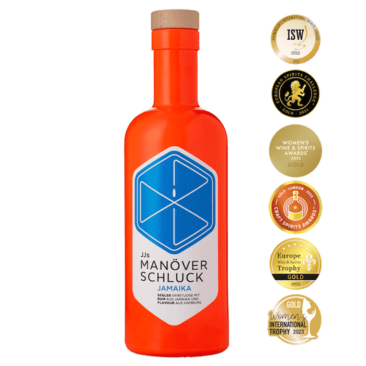 JJs Manöverschluck Jamaika – Premium-Rumspirituose mit Mandarine & Butterscotch, 500 ml Flasche im maritimen Design bei Dreizack Wien