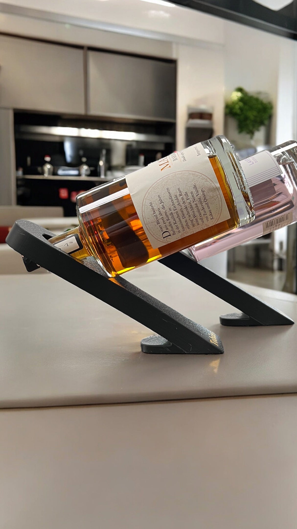Flaschenhalter personalisiert mit Name | Selbstbalancierend Home Decor Dreizack | 3D Druck oesterreich handgemachte geschenke in wien