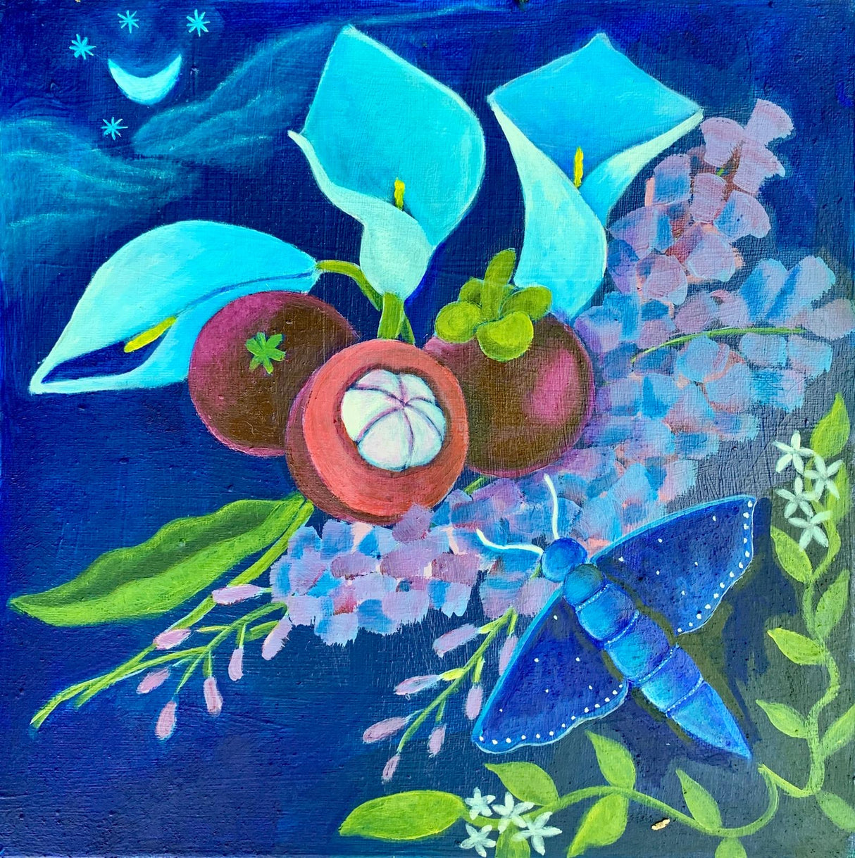 Handgemaltes Acrylgemälde „Nächtlicher Zauber“ von Book Fairy Art mit Motte, Strauß und Mond – mystische Szene in Blau und Grau auf 40×40 cm Leinwand
