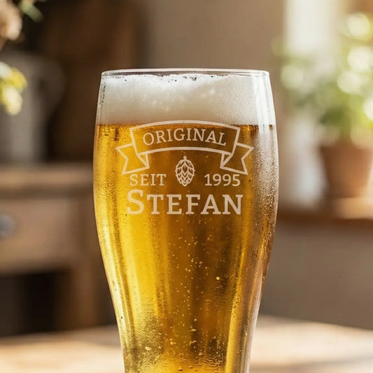 Dreizack Biergläser mit Wunschgravur – 0,5l Bierglas, 21 cm hoch, individuell gravierbar. Perfekt für verschiedene Anlässe und schnelle Abholung möglich. Dreizack Last minute GravurWien.