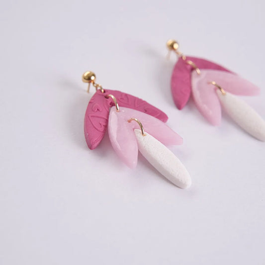 Handgemachte Ohrringe "Lucy Love aus Polymer Clay in Rot weis pink– einzigartig und nachhaltig von Cloverlily.Clay