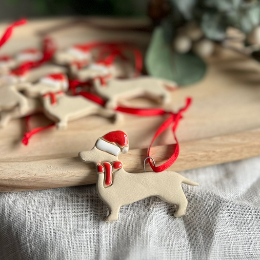 Dackel Ornament Handgefertigt Wien – Steinzeug Anhänger
