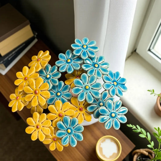 Keramik Gänseblümchen mini in Türkis auf Metallstiel in wien – handgemachte wetterfeste Keramikblume für Garten, Balkon und Deko