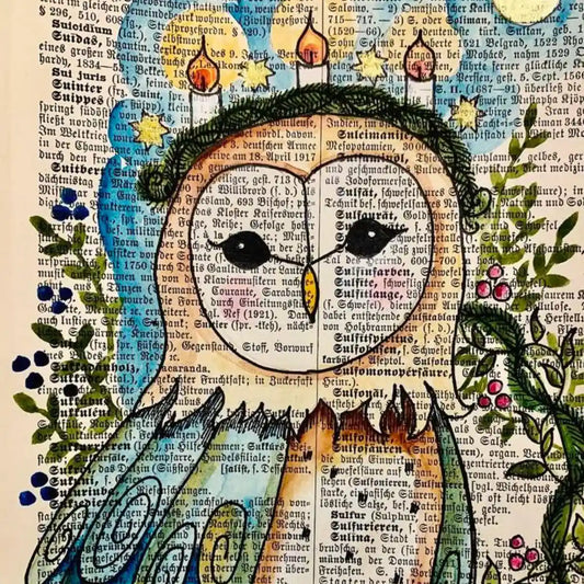 Eule, Original-Illustration von Book Fairy Art auf alter Buchseite mit Passepartout und optionalem Nussrahmen – nachhaltige Kunst aus Österreich