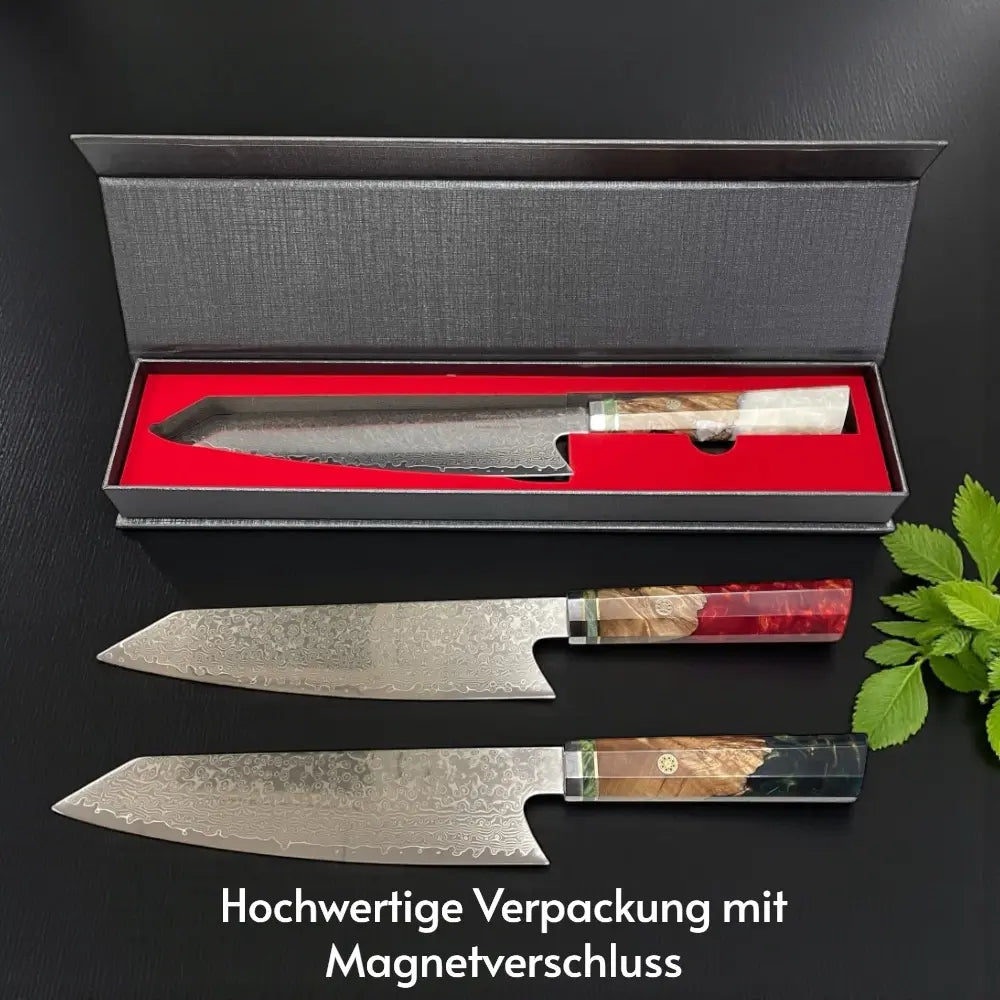 Akuma Damastmesser rot – VG10-Kern, 67 Lagen Damaststahl & persönliche Gravur von Dreizack Wien