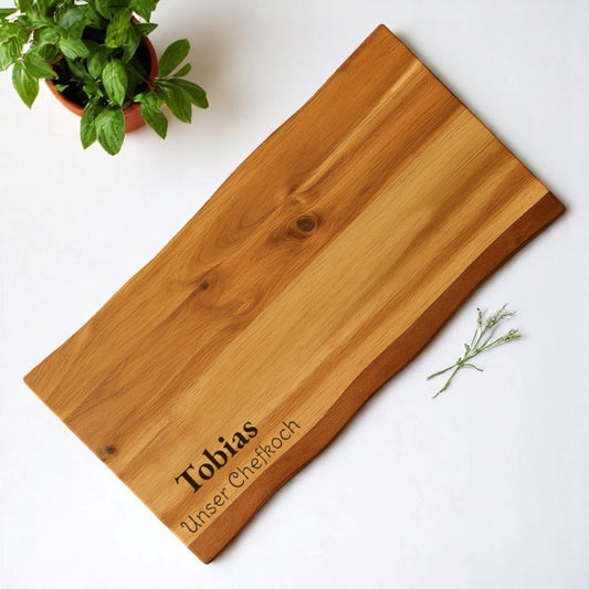 Großes Schneid- und Servierbrett mit Wunschgravur aus FSC-Akazienholz, 45×27×2 cm – graviert in Wien, naturbraun & besonders langlebig
