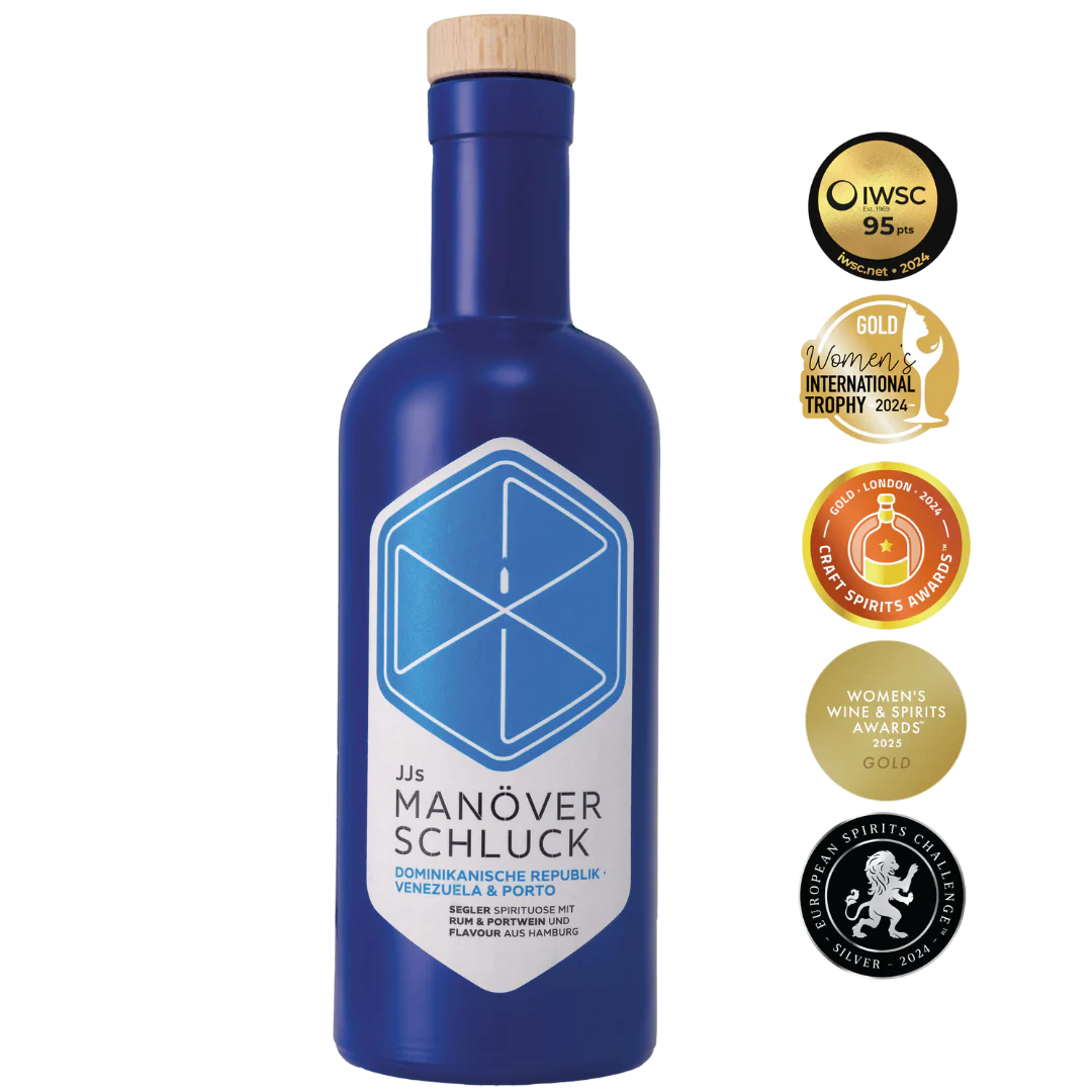JJs Manöverschluck Dominikanische Republik, Venezuela & Porto – Premium-Rumspirituose mit Portwein & Gewürzen, 500 ml Flasche mit Seefahrtsdesign bei dreizack Wien