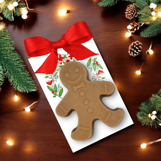 Handgesiedete Lebkuchenmännchen Naturseife mit Schokoladen- und Orangen-Duft, aus besten Rohstoffen, rein pflanzlich, verpackt mit Kärtchen und Schleife. Perfekt für die Weihnachtszeit von Kräuterwerkstatt bei Dreizack Wien