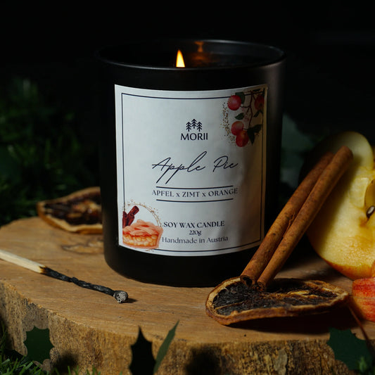 Apple Pie Duftkerze – handgemacht aus Raps- & Kokoswachs, Duft Apfel × Zimt × Orange, nachhaltige Kerze von Morii, hergestellt in Österreich