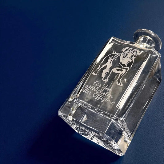 Personalisiertes Whiskey-Set von Whisiskey mit Gravur, inkl. Glaskaraffe (700ml), 2 Whiskey-Gläsern, Kühlsteinen & Luxus-Geschenkbox, elegantes Geschenk für Whiskey-Liebhaber, graviert in Wien.