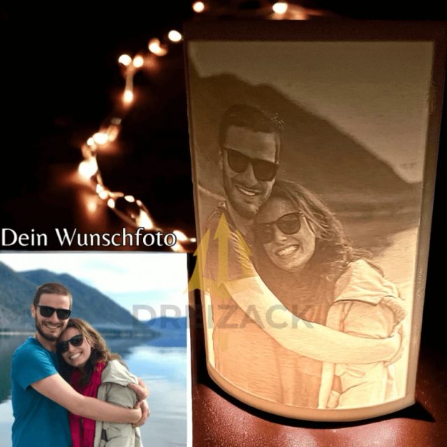 Beleuchtetes 3D-gedrucktes Lichtbild, das ein Paarfoto zeigt