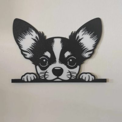 Schwarz-weiße 3D-gedruckte Wanddekoration eines Chihuahuas, der über eine Kante schaut