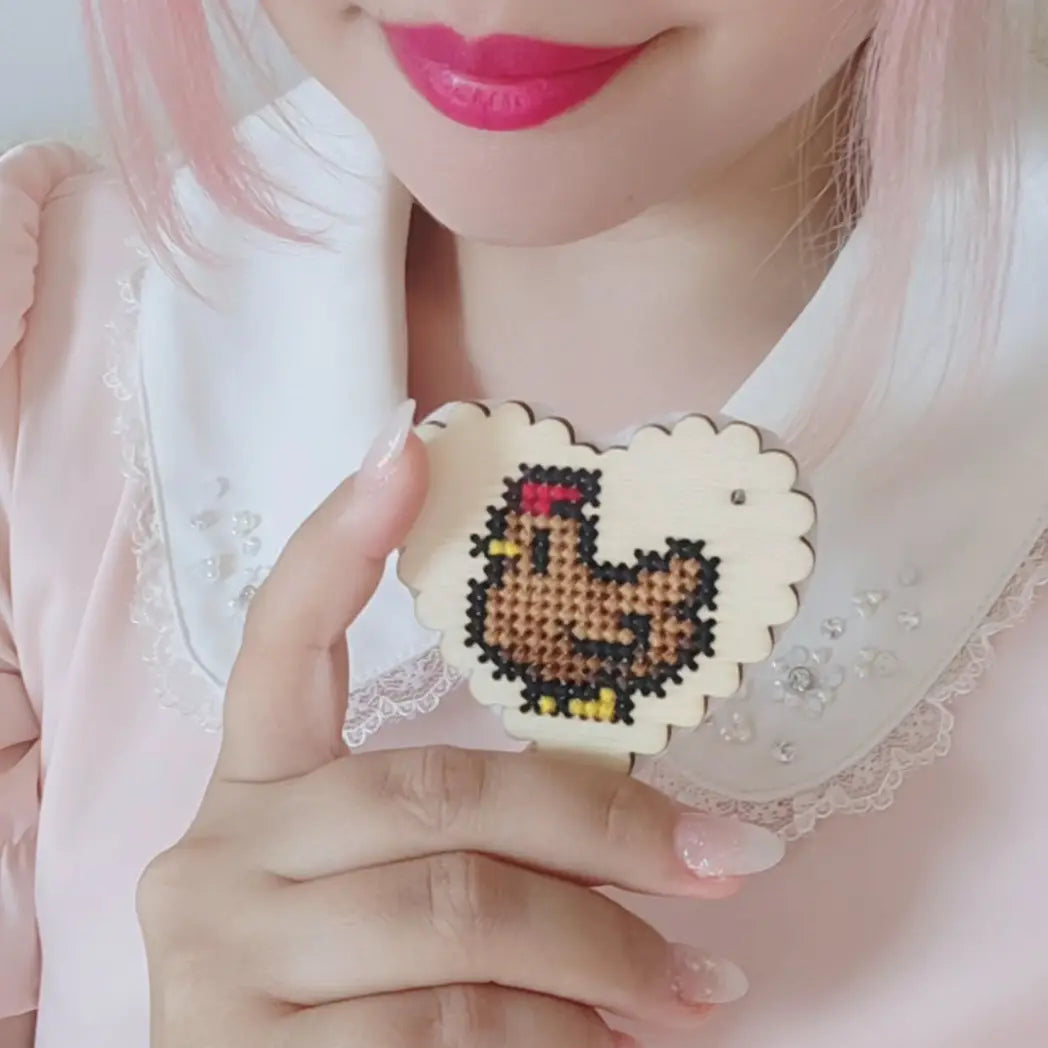 Auris Lothol mit Royal Duck, Kreuzstich und Perlenstickerei, Anime, LGBTQ+ und Gaming