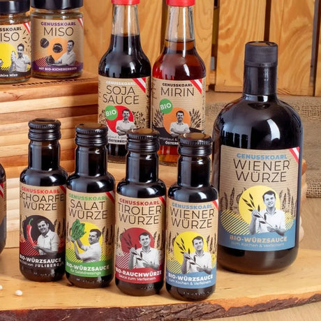 Das Genusskoarl Logo zeigt einen stilisierten Koch mit Kochmütze und den Schriftzug Genusskoarl in Braun