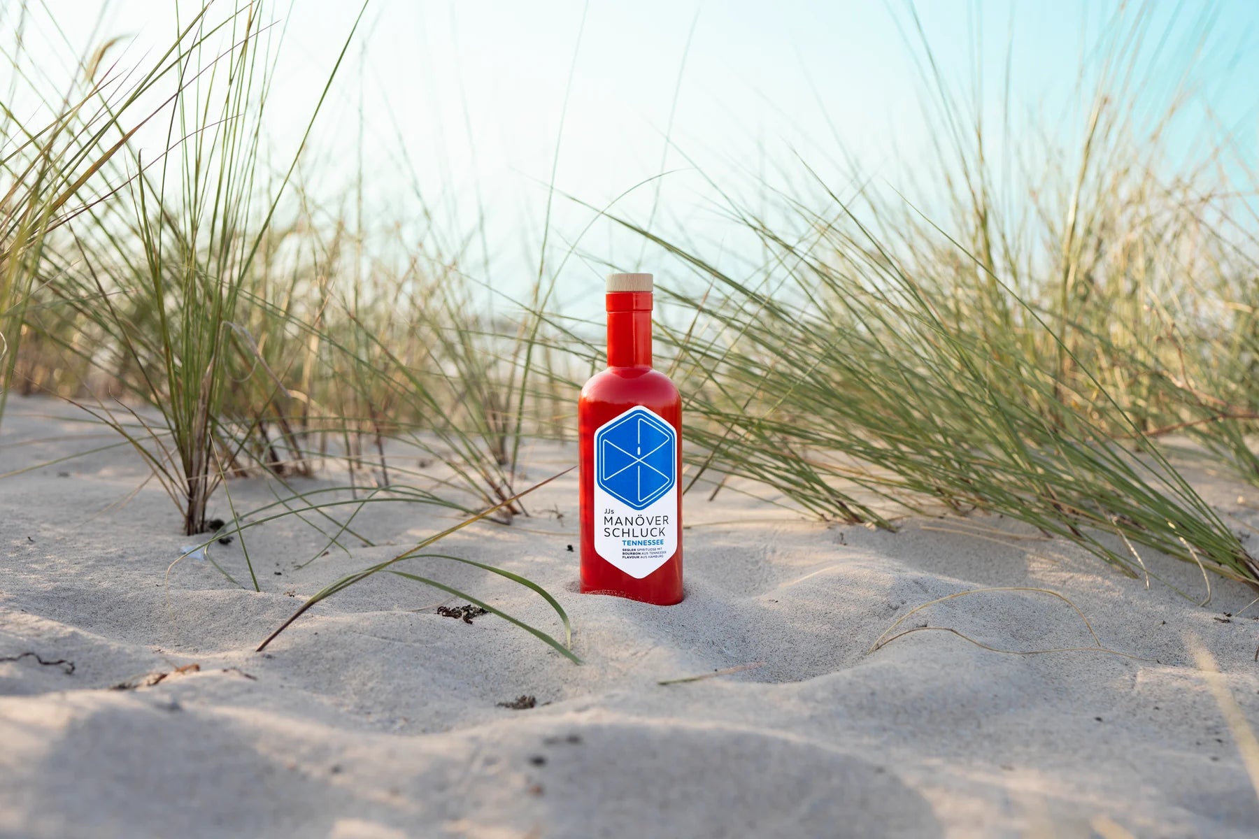 JJs Manöverschluck Tennessee – Bourbon-Spirituose mit Kokos, rote Flasche im maritimen Design, 500 ml bei Dreizack Wien
