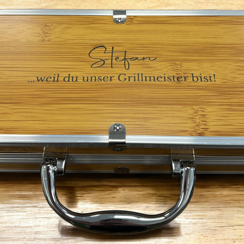 Personalisiertes Grillkoffer Set | Ideal für BBQ-Enthusiasten Personalisiert & Individuell Dreizack Gravuren oesterreich handgemachte geschenke in wien