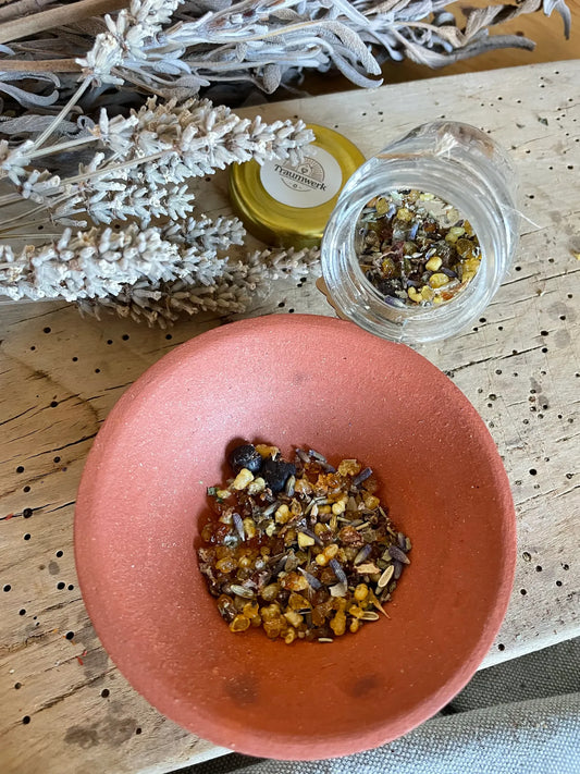 Räuchermischung „Reinigung“ von Traumwerk – natürliches Räucherwerk mit Weihrauch, Fenchel & Kampfer zur energetischen Raumklärung