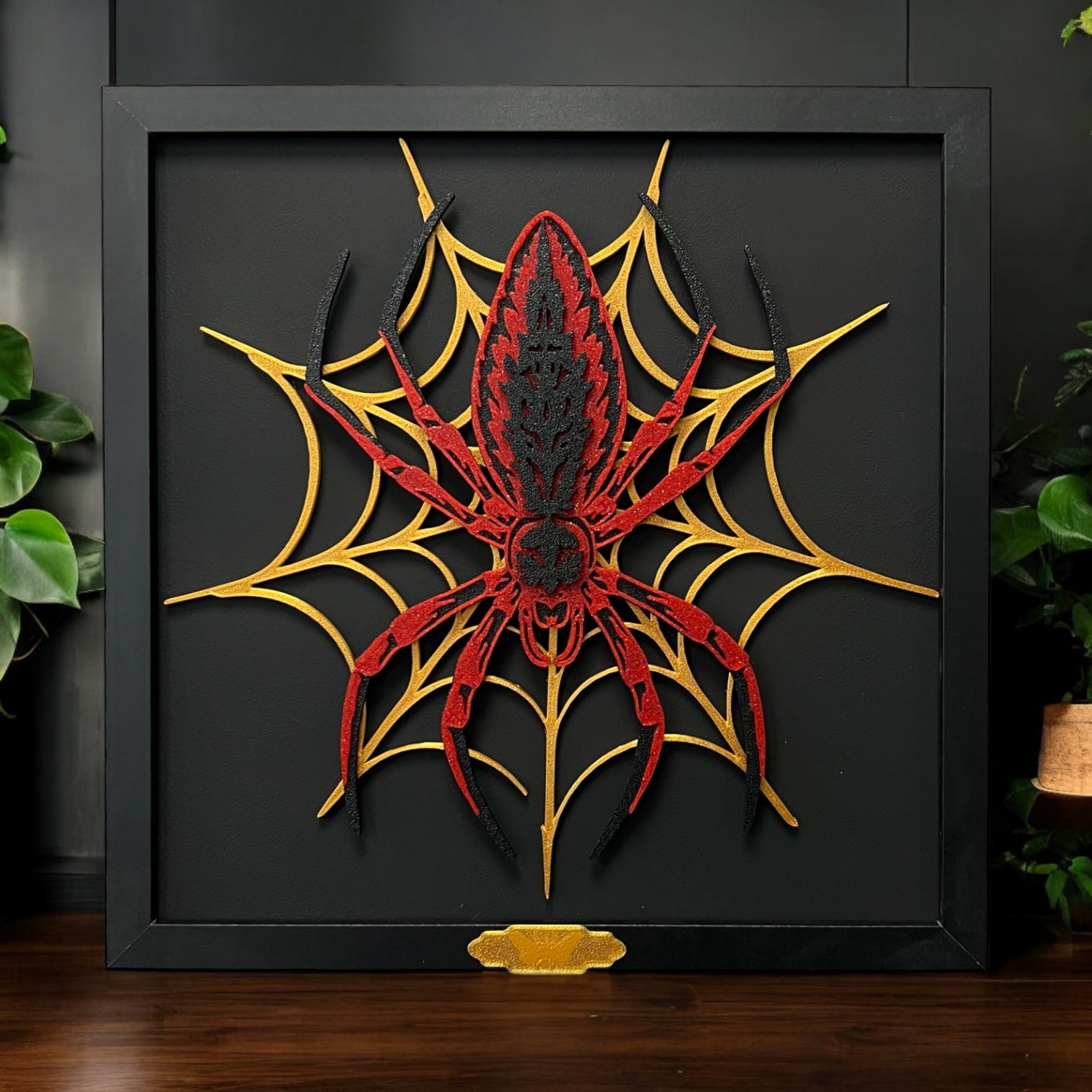 Handgefertigte Layered Art der Radnetzspinne im Holzrahmen, 3D-gedrucktes Kunstwerk von NocterraDesign. Größe 29 cm x 29 cm. Ein einzigartiges und faszinierendes Kunstwerk.
