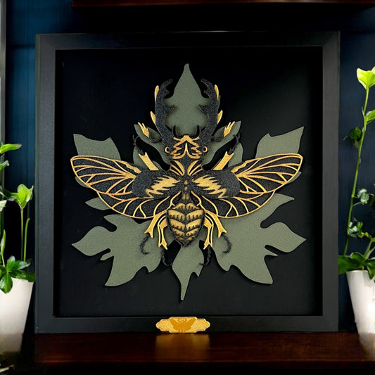 Handgefertigte Layered Art des Hirschkäfers im Holzrahmen, 3D-gedrucktes Kunstwerk von NocterraDesign. Größe 29 cm x 29 cm. Ein einzigartiges und faszinierendes Kunstwerk.