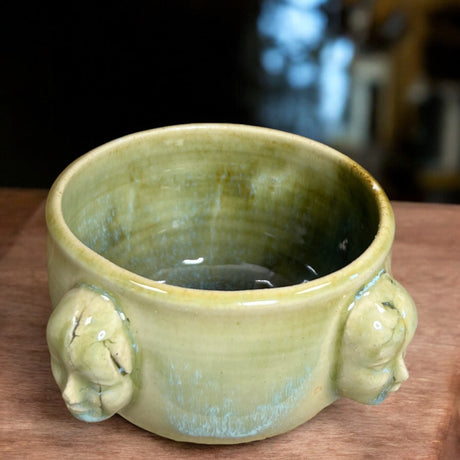 Tasse "4 Gesichter" | Handgefertigte Keramikkunst von Geza Baranyai