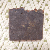 BIO Gärtner Seife von Waldherr Kosmetik, handgemacht für saubere und erfrischte Hände nach der Gartenarbeit, mit biologischen Inhaltsstoffen und sanften Kaffeepartikeln für einen natürlichen Peeling-Effekt.