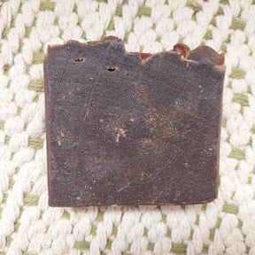 BIO Gärtner Seife von Waldherr Kosmetik, handgemacht für saubere und erfrischte Hände nach der Gartenarbeit, mit biologischen Inhaltsstoffen und sanften Kaffeepartikeln für einen natürlichen Peeling-Effekt.
