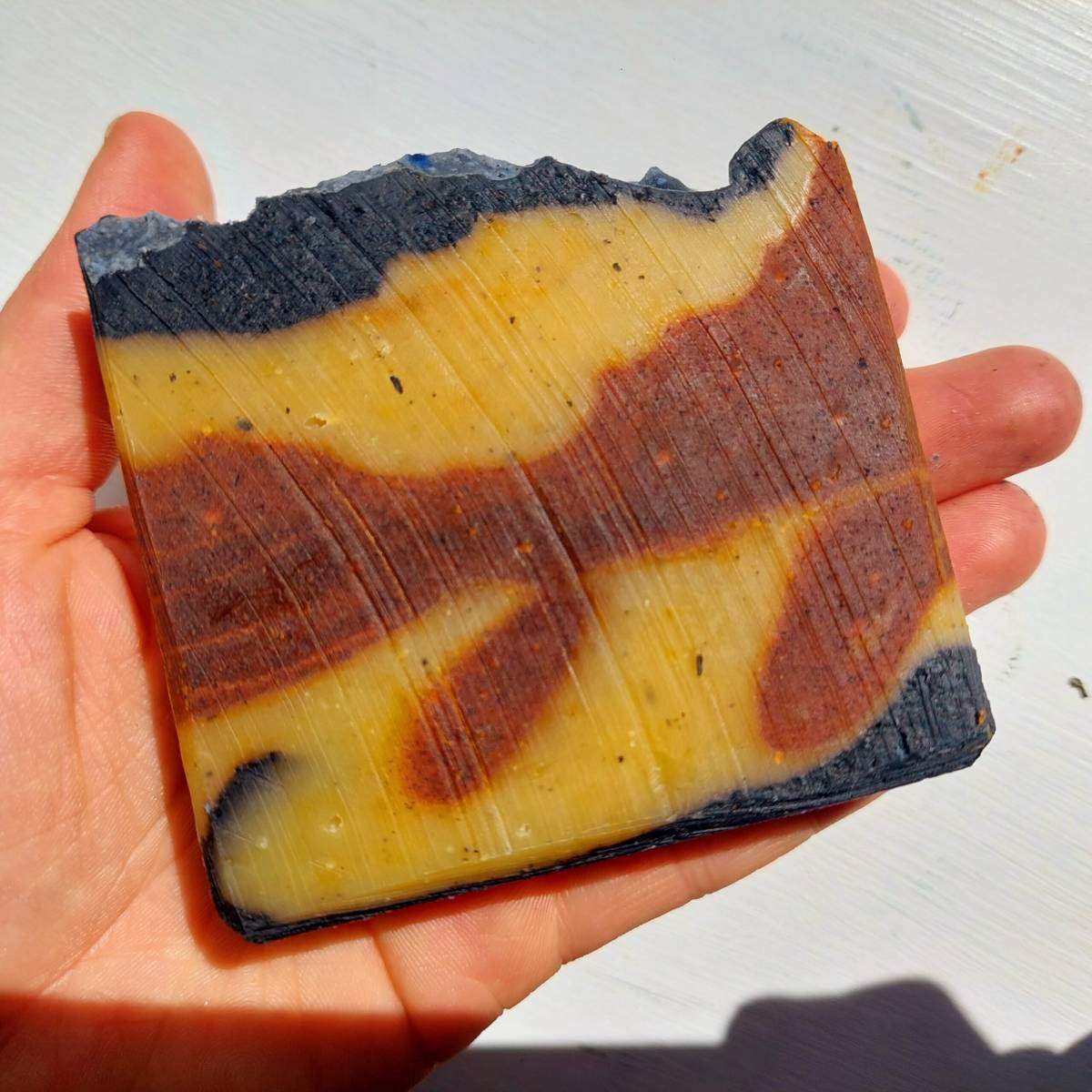 Handgemachte BIO Kurkuma & Teebaum Seife von Waldherr Kosmetik, antioxidative und desinfizierende Pflege für empfindliche Haut, mit biologischen Inhaltsstoffen und ätherischem Teebaumöl zur natürlichen Hautreinigung und Zellschutz.