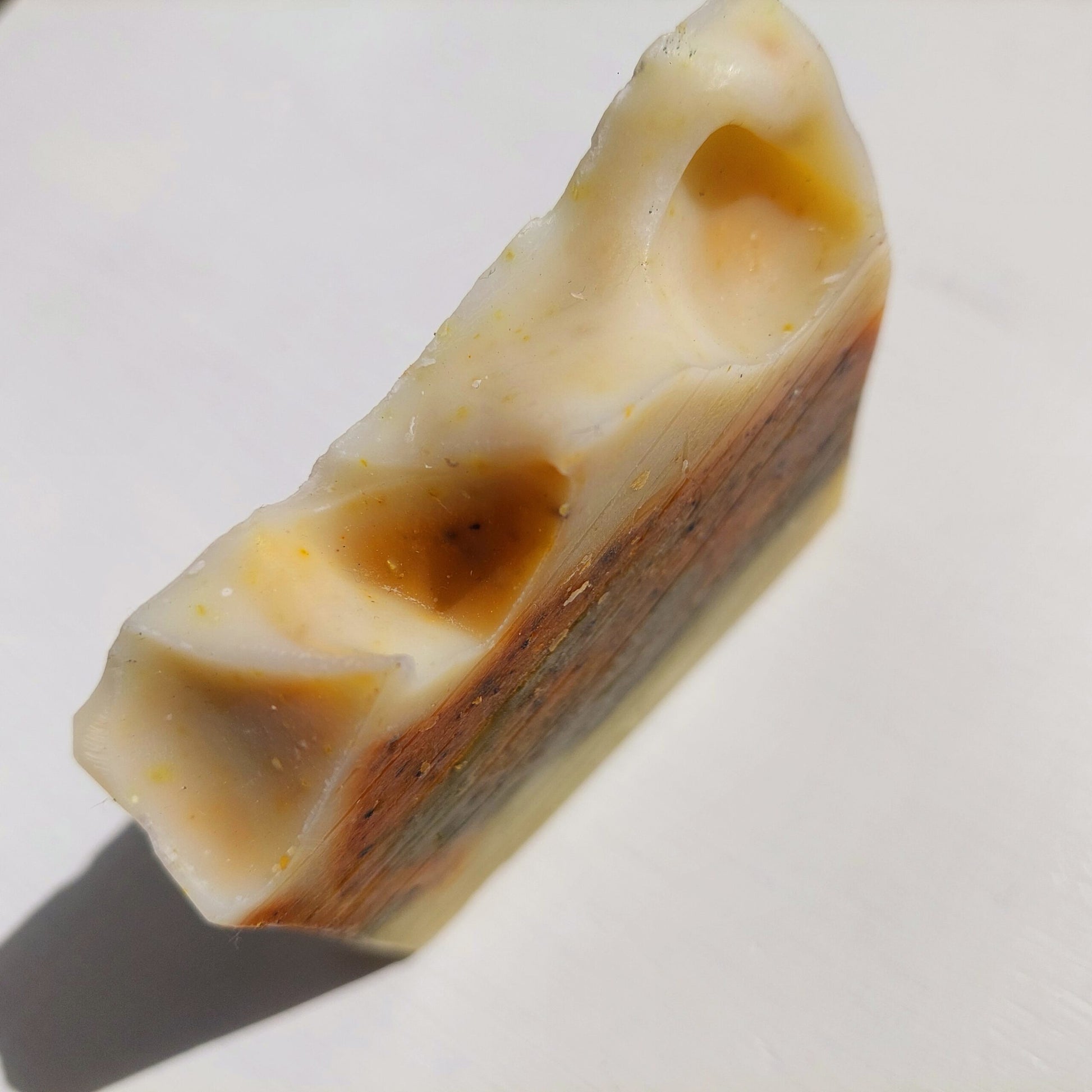 Handgemachte BIO Teebaum Seife von Waldherr Kosmetik, ideal für unreine Haut, mit ätherischem Teebaumöl zur Reinigung und Bekämpfung von Pickeln und Mitessern, biologisch zertifiziert und in Österreich handgefertigt.