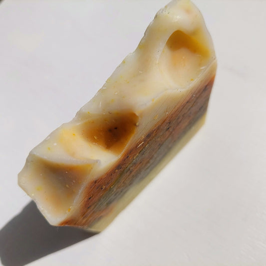 Handgemachte BIO Teebaum Seife von Waldherr Kosmetik, ideal für unreine Haut, mit ätherischem Teebaumöl zur Reinigung und Bekämpfung von Pickeln und Mitessern, biologisch zertifiziert und in Österreich handgefertigt.