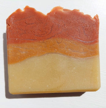 Handgemachte BIO Aloe Vera Seife von Waldherr Kosmetik, mit 15% Überfettung für empfindliche Haut, reich an biologischen Inhaltsstoffen und natürlichen Tonerden, handgefertigt und bio-zertifiziert in Österreich.