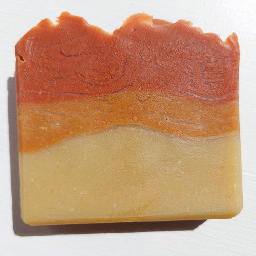 Handgemachte BIO Aloe Vera Seife von Waldherr Kosmetik, mit 15% Überfettung für empfindliche Haut, reich an biologischen Inhaltsstoffen und natürlichen Tonerden, handgefertigt und bio-zertifiziert in Österreich.