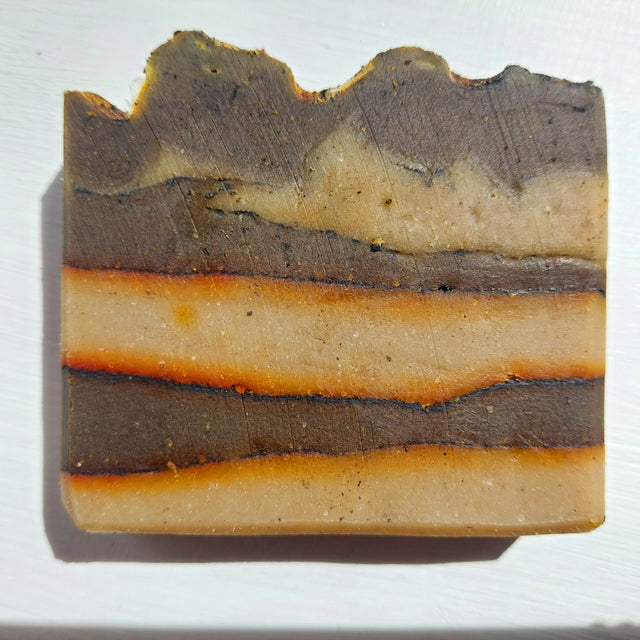 BIO Fichte Lavaerde Seife von Waldherr Kosmetik, handgemacht mit biologischen Inhaltsstoffen und kräftigem Fichtenduft für ein erdiges und waldiges Dufterlebnis bei der täglichen Pflege.