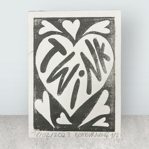 Original A4 Linoldruck von BoyBurning | Kunst in Zeichen der Toleranz LGTBQ Prints BoyBurning oesterreich handgemachte geschenke in wien