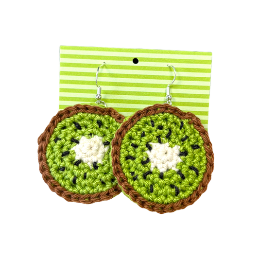 Gehäkelte Ohrringe von Nette Dinge in Motiven Kiwi Motiv, aus allergikerfreundlichem Silber und Baumwollgarn, handgemacht in Österreich, ca. 2–5 cm groß