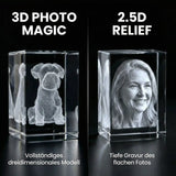 Direkter Vergleich der Gravur-Techniken: Links das 2.5D Relief für plastische Tiefe, rechts die 3D Photo-Magie mit 360-Grad-Effekt im K9 Kristallglas bei Dreizack Wien.