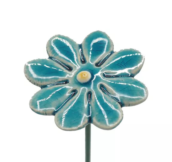 Keramik Gänseblümchen mini in Türkis auf Metallstiel in wien – handgemachte wetterfeste Keramikblume für Garten, Balkon und Deko