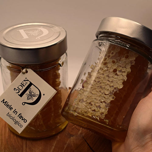 Ganze Honigwabe im Glas von Edenbee, biologisch geerntet in der Alta Langa