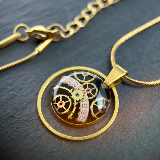 ARTUS in Gold | Halsketten Unikate aus Uhrwerksteilen