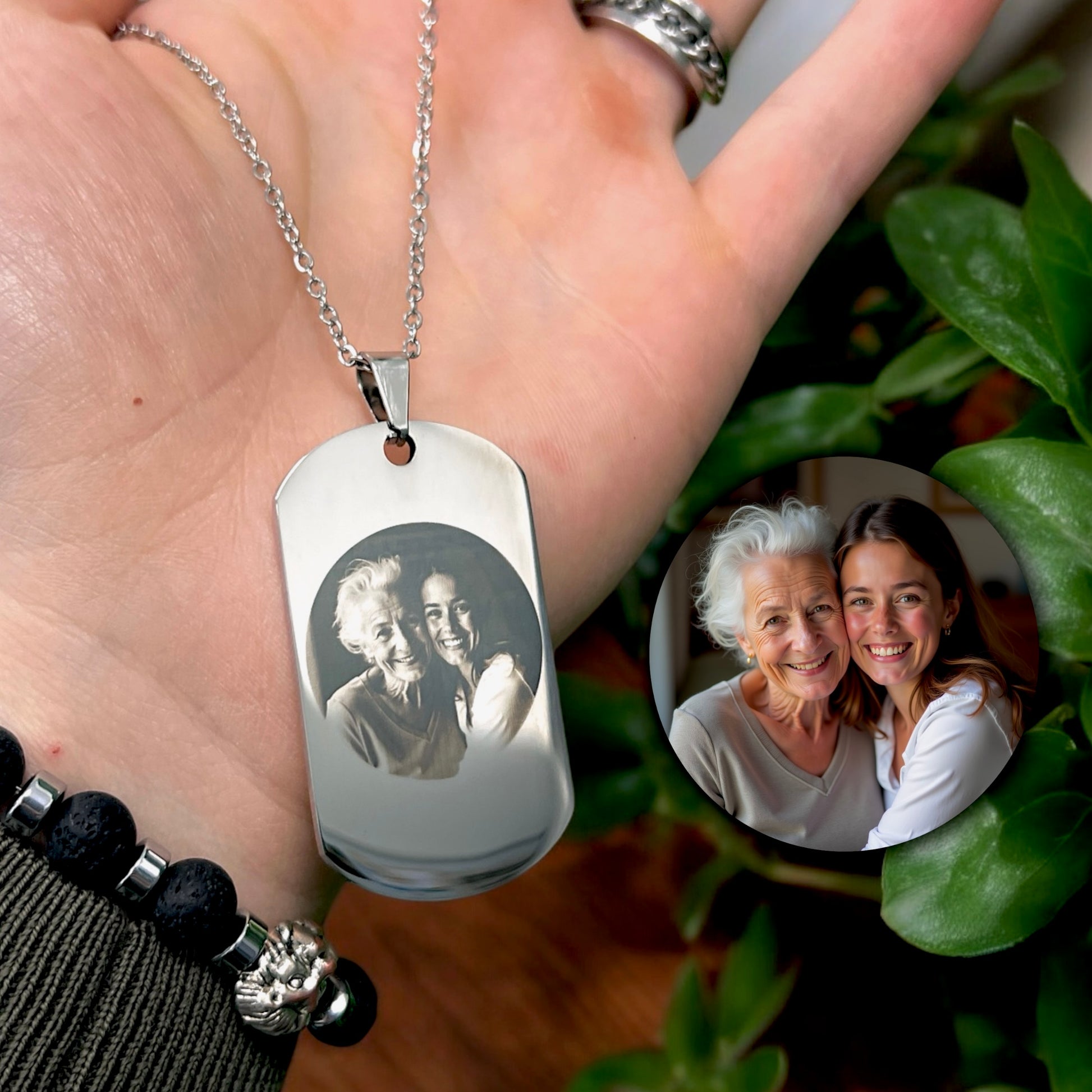 Runde Fotogravur-Halskette aus Premium Edelstahl, Kettenlänge 50 cm, Anhänger 30 mm, personalisierbar mit Fotogravur, Bild wird aufbereitet und zugeschnitten, ideal als Geschenk oder persönliches Andenken.