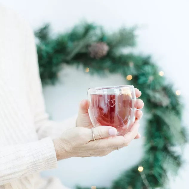 Tee Hugs, Kisses & Christmas Wishes – Früchtetee mit Apfelstreuselkuchen-Geschmack, 30 g, Weihnachtsgeschenk von Bake Affair, handveredelt in Österreich