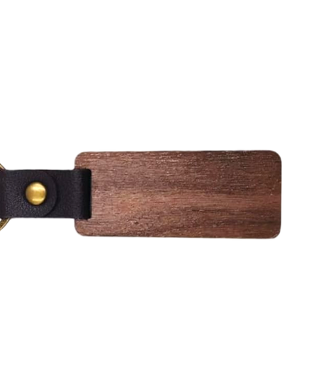 Personalisierter Schlüsselanhänger aus Holz mit Lederlasche (hellbraun oder dunkelbraun), individuell gravierbar, handgefertigtes Geschenk aus Wien, ideales Accessoire für Schlüsselbund, nachhaltig & robust.