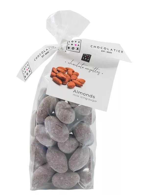 Schoko-Mandeln „Snow“ – geröstete Mandeln mit Vollmilchschokolade & Puderzucker, 150 g, handgemacht von Love In A Box Chocolatier