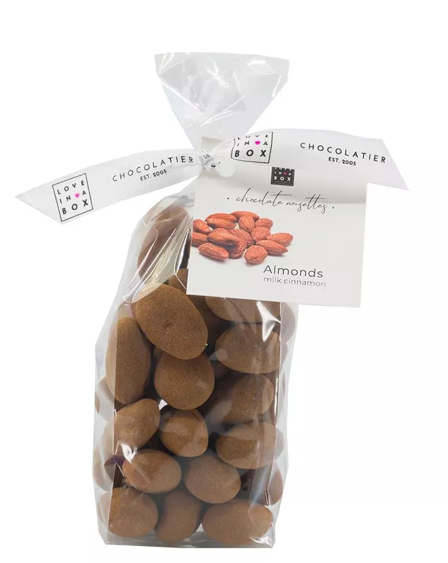 Schokoladenmandeln mit Zimt – handgemachte Schokonüsse mit Mandeln & Milchschokolade, 150 g, Love In A Box Chocolatier