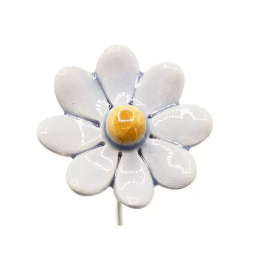 Keramik Gänseblümchen hellblau klein in Wien – handgemachte wetterfeste Keramikblume auf Metallstiel, Department-M