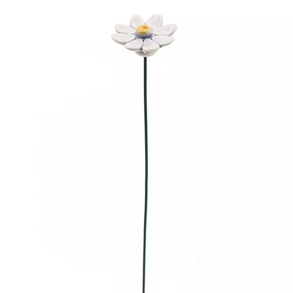 Keramik Gänseblümchen hellblau klein in Wien – handgemachte wetterfeste Keramikblume auf Metallstiel, Department-M