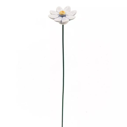 Keramik Gänseblümchen hellblau klein in Wien – handgemachte wetterfeste Keramikblume auf Metallstiel, Department-M