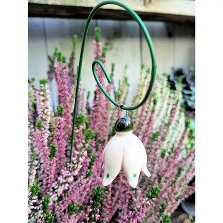 Keramik Schneeglöckchen hängend – handgemachte Deko-Blume aus Keramik, 30 cm