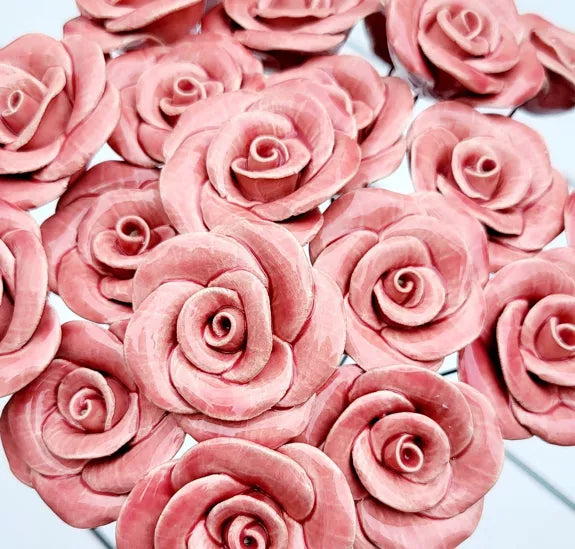 Keramik Rose hellrosa in wien – handgemachte Gartenrose aus Keramik, wetterfest, 39 cm