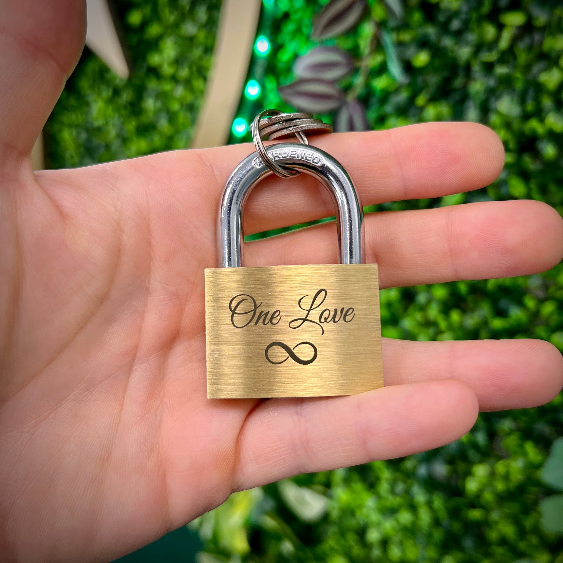 Personalisiertes Liebesschloss mit Gravur | Ein Symbol für unvergängliche Liebe